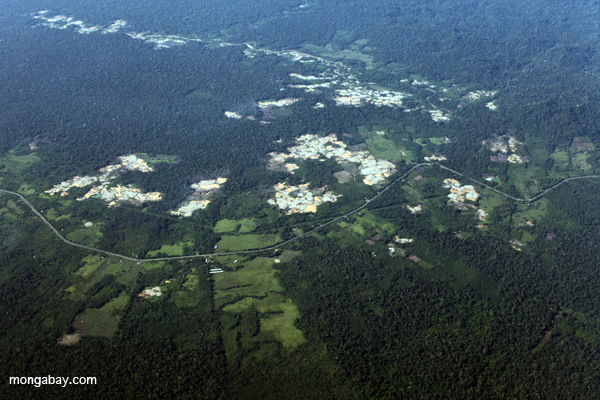 Aerial imagery from Peru shows development and deforestation extending from roads into forest. Photo credit: mongabay.com