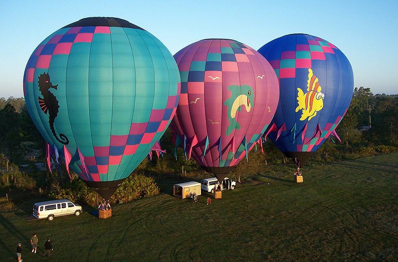 3 balloons ready for take-off_BlueWaterBalloons_Terriharris Wikimedia